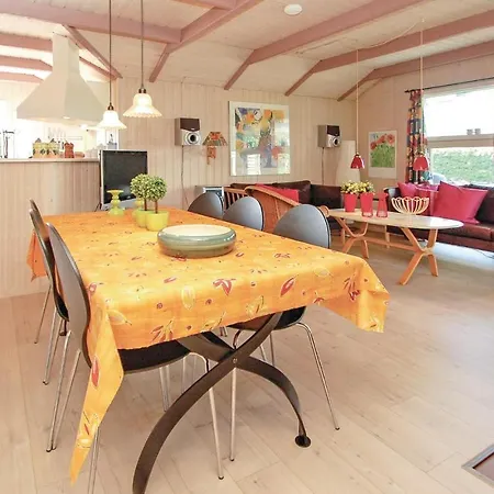 Three-bedroom Holiday With A Hot Tub 04 Feriehus Hejls