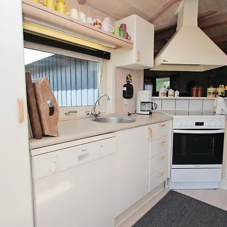 Feriehus Three-bedroom Holiday With A Hot Tub 04