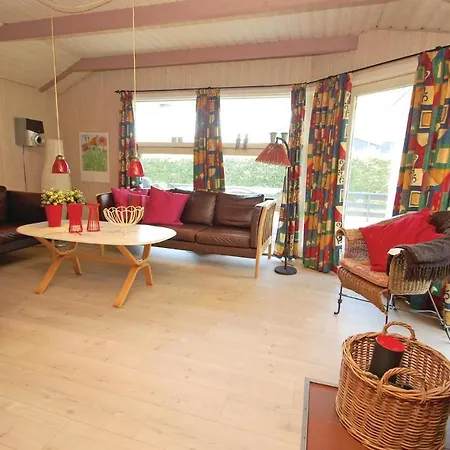 Three-bedroom Holiday With A Hot Tub 04
