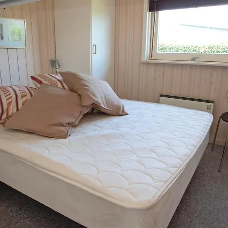 Feriehus Three-bedroom Holiday With A Hot Tub 04 Hejls