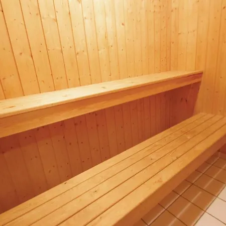 Feriehus Three-bedroom Holiday With A Hot Tub 04 *